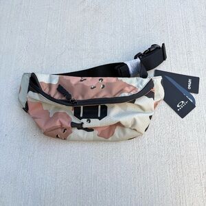 NWT Oakley Street Belt Bag or Crossbody Sling 2.0 - Desert Camo- Adjustable